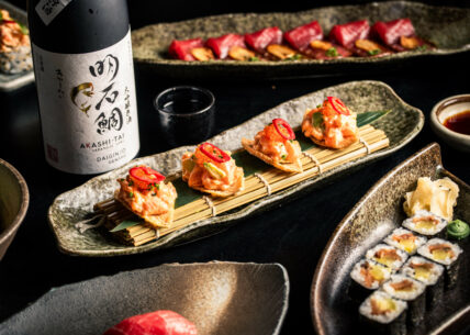 salmon crisp salmon crisp. 6 piece toasted crispbread topped with salmon & avocado, sriracha mayo, tobiko, chives & chilli